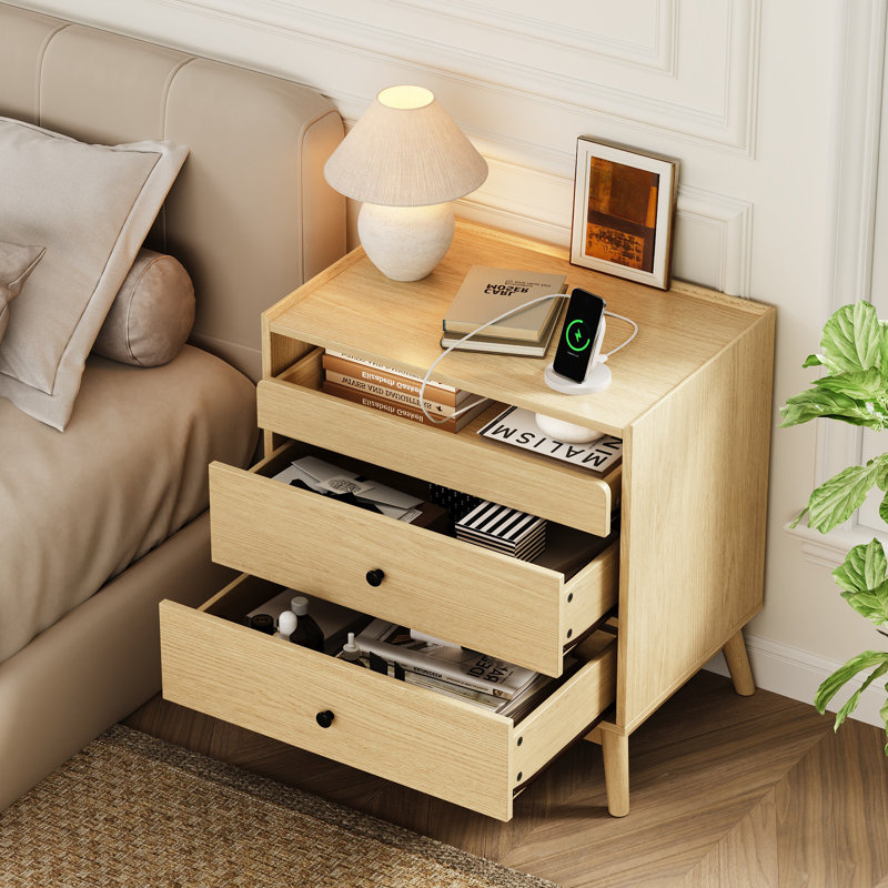 Table de chevet Adkins 24" L à 3 tiroirs avec station de recharge, tablette de rangement ouverte et pieds en bois massif