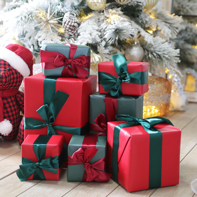 Ensemble de 7 décorations de Noël mat sous un arbre, B
