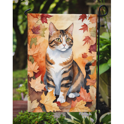Chat en feuilles d'automne drapeau de jardin