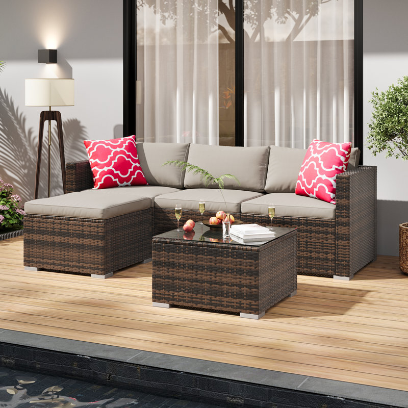 Ensemble de meubles de patio en osier 5 pièces avec canapé modulaire en L, coussins et table basse pour porche de jardin