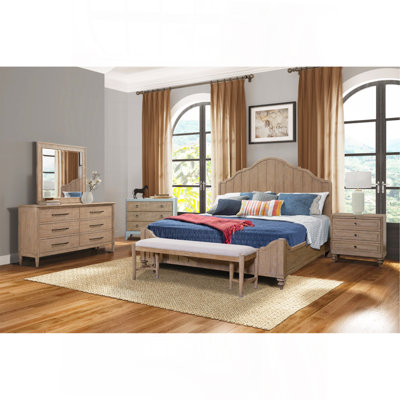 Ensemble de chambre avec très grand lit à panneaux avec table de chevet 3 tiroirs, commode décontractée, miroir canne, commode avant 3 tiroirs et banc