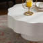 Table basse unique à forme ondulée-1132191382