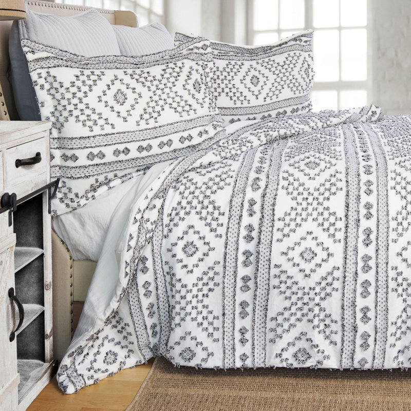 Polyester Machine Tufted Striped Comforter, Queen Comforter + 2 Standard Shams