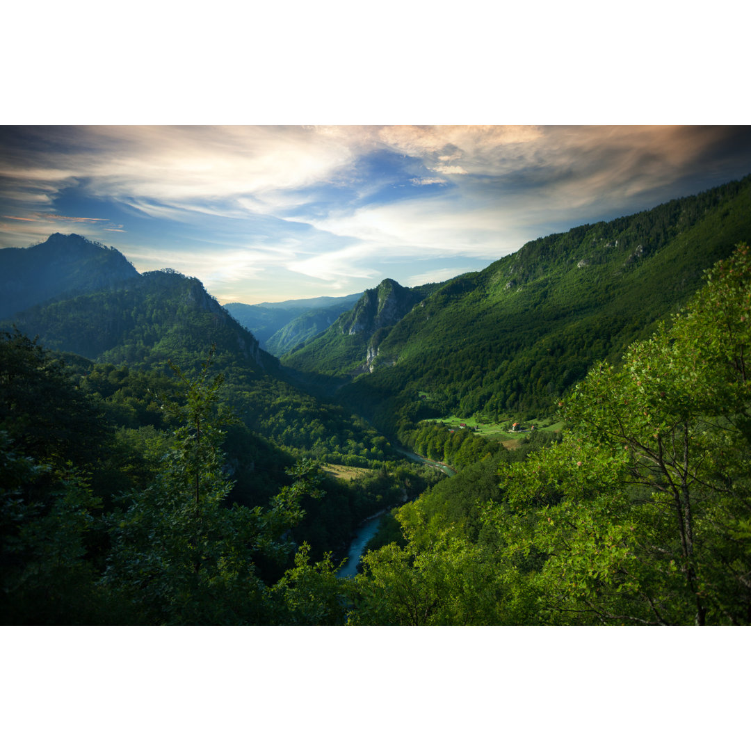 Luftaufnahme der Tara River Gorge von Sankai - Leinwandbild