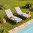 Ensemble de 2 chaises longues inclinables en aluminium avec finition grain de bois et coussins amovibles Ryad