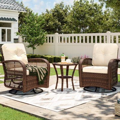Ensemble de meubles de patio 3 pièces en osier, chaise berçante pivotante en osier avec coussins et table d'appoint en rotin pour le jardin, la cour et le porche