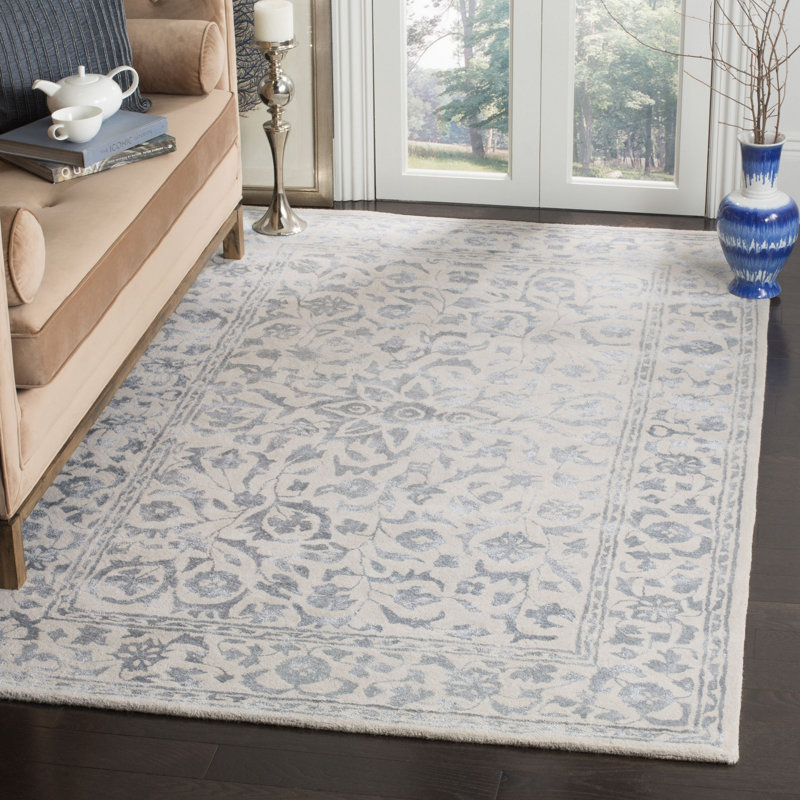Daphne Hand Tufted Viscose/Wool Oriental Rug in Silver/Ivory, Rectangle 6' x 9'