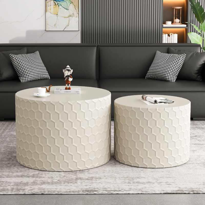 Élégante table basse gigogne minimaliste, motif en nid d'abeille, ronde moderne pour la chambre à coucher, beige (2 pièces), capacité de charge de 110 lb, facile à nettoyer, aucune table d'assemblage requise, polyvalente et
