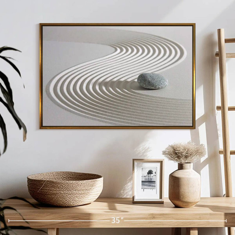 Pierre zen sur sable, Cadre flottant doré, 40 po x 27 po