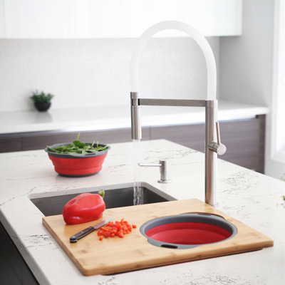 Robinet d'évier de cuisine moderne à une poignée en acier inoxydable à une poignée avec bec verseur Modern Modern
