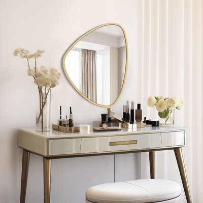Miroir moderne avec cadre asymétrique en aluminium pour chambre à coucher, salon