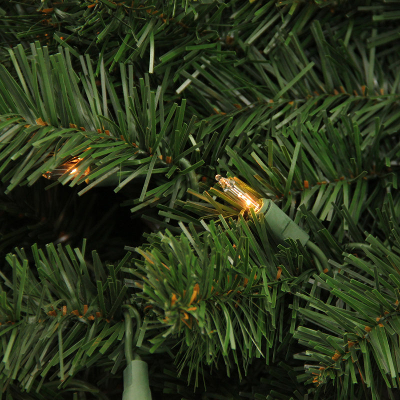 Couronne de Noël artificielle 8 pi préinstallée en pin Windsor