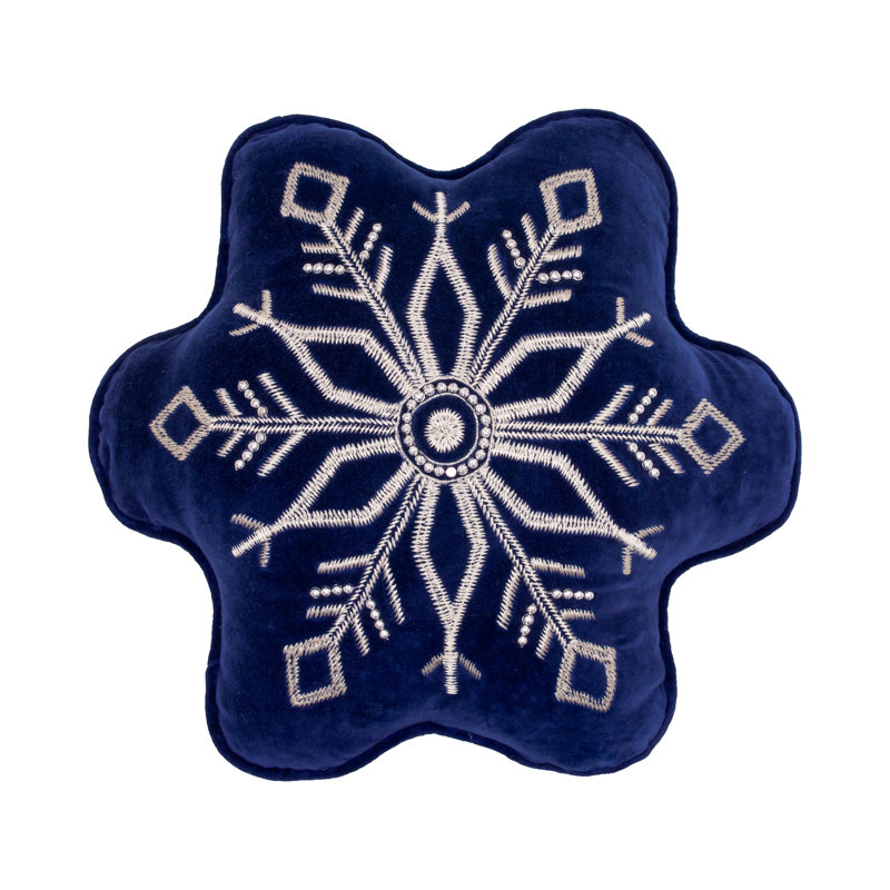 Coussin décoratif en forme de flocon de neige tissé embelli sur velours bleu 18 po x 17 po