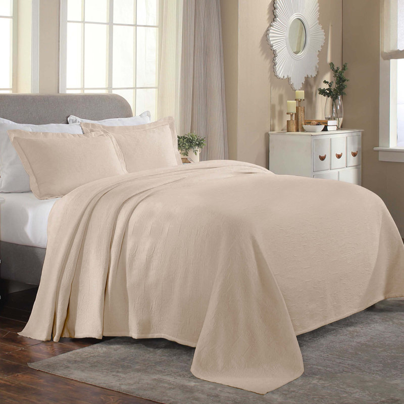 Superior Florin Matelasse Jacquard Scrolling Medallion Cotton Bedspread Set With Pillow Shams, Full + 2 Shams, Linen