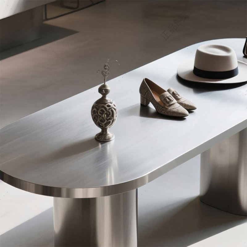 Table de présentation ovale en acier inoxydable, H 29,53 po x l 70,87 po x P 23,62 po, Argent argent