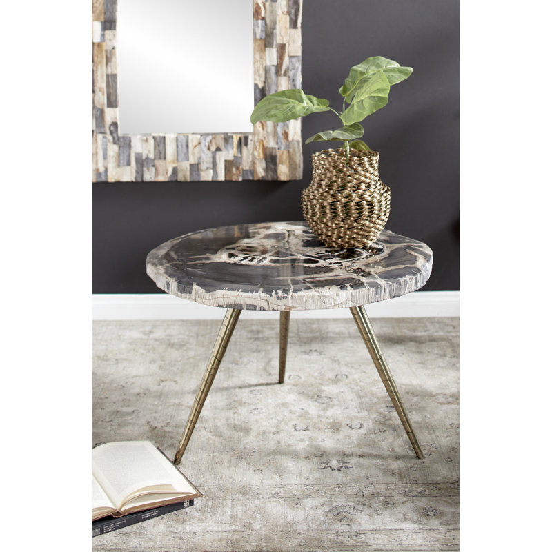 Table basse à 3 pieds