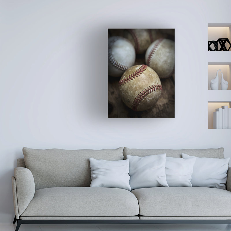 «Old Baseball» par Edward M Fielding - photographie sur toile tendue, H 19 po x l 14 po x P 2 po