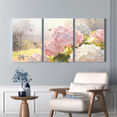 Tableau sur toile tendue « Jardin d'hortensias avec papillons », paysage floral aux tons pastel doux (lot de 3)