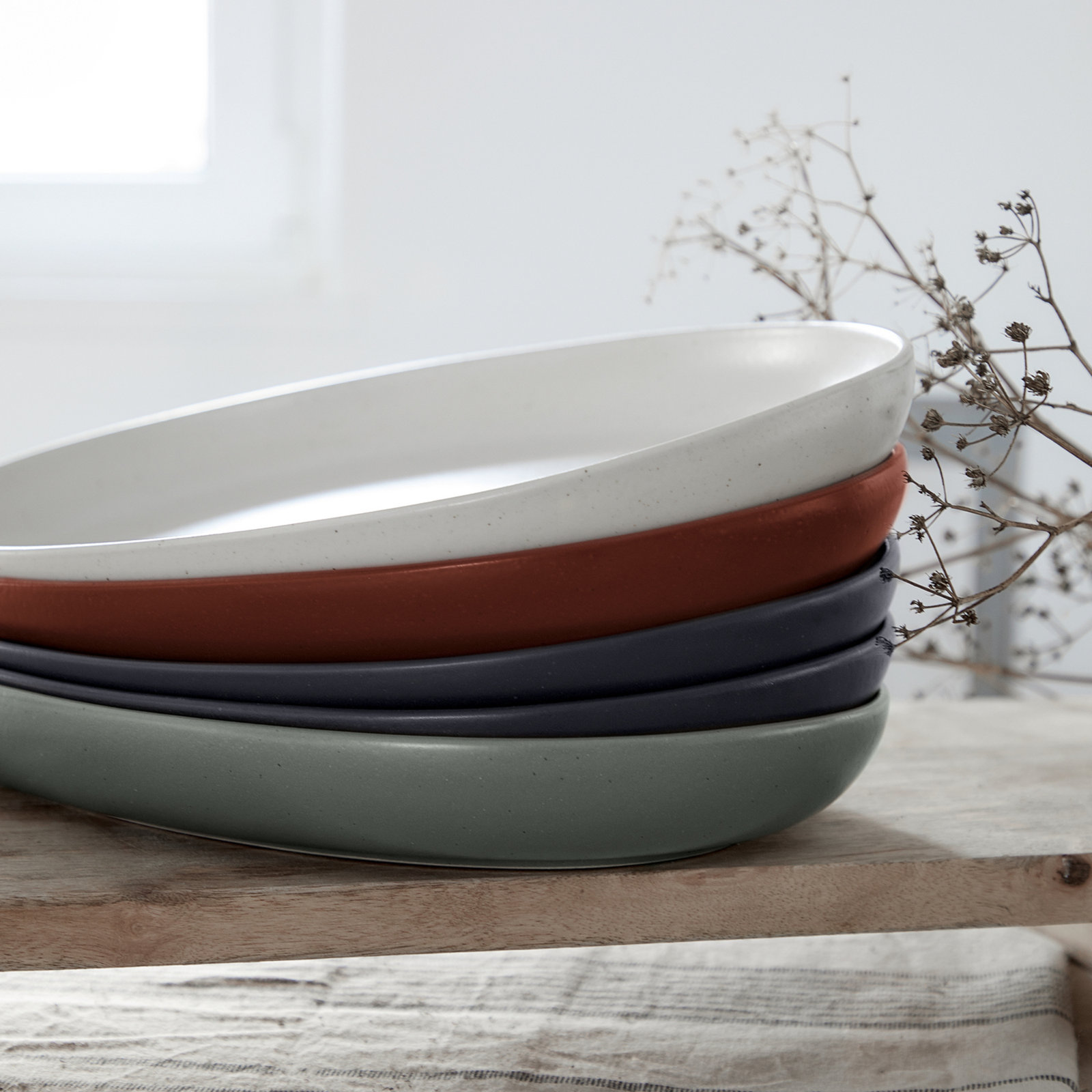 Casafina Pacifica Oval Platter, 0.91" H x 8.1" W x 12.72" L, Vanilla