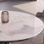 Table de salle à manger ronde, moderne et luxueuse-27730574