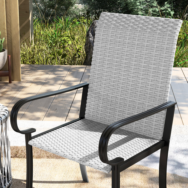 Ensemble de 4 chaises grises et en acier, avec dossier haut, pour une utilisation intérieure et extérieure, siège confortable.
