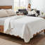 Jeté matelassé surdimensionné à bords festonnés blanc 60 x 72 pouces
