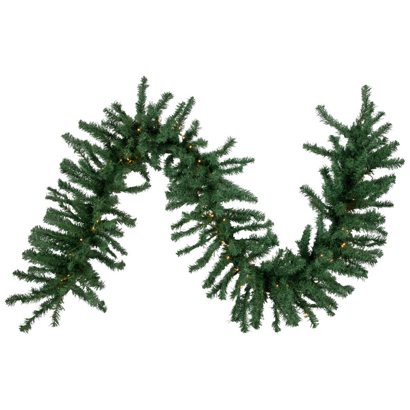 Guirlande de Noël verte pré-éclairée en pin artificiel avec lumières DEL blanc chaud, 9 pi x 20 po