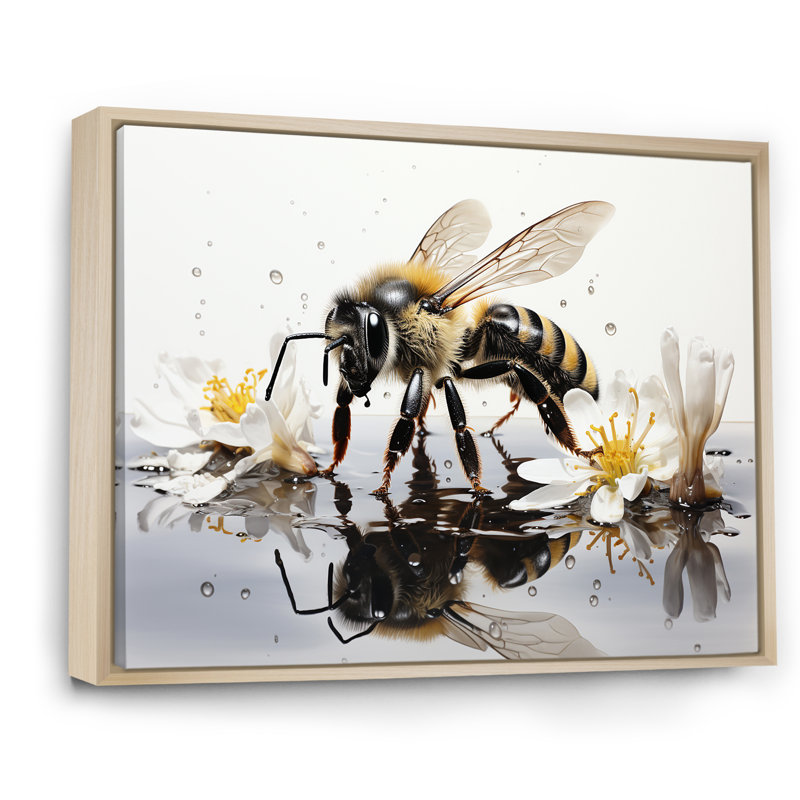 Minimalisme, abeille, réflexion sur l'eau, impression sur toile, H 24 po x l 32 po x P 1 po, Cadre naturel flottant