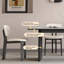 Ensemble de table et chaises de salle à manger de style français rétro.-107839060