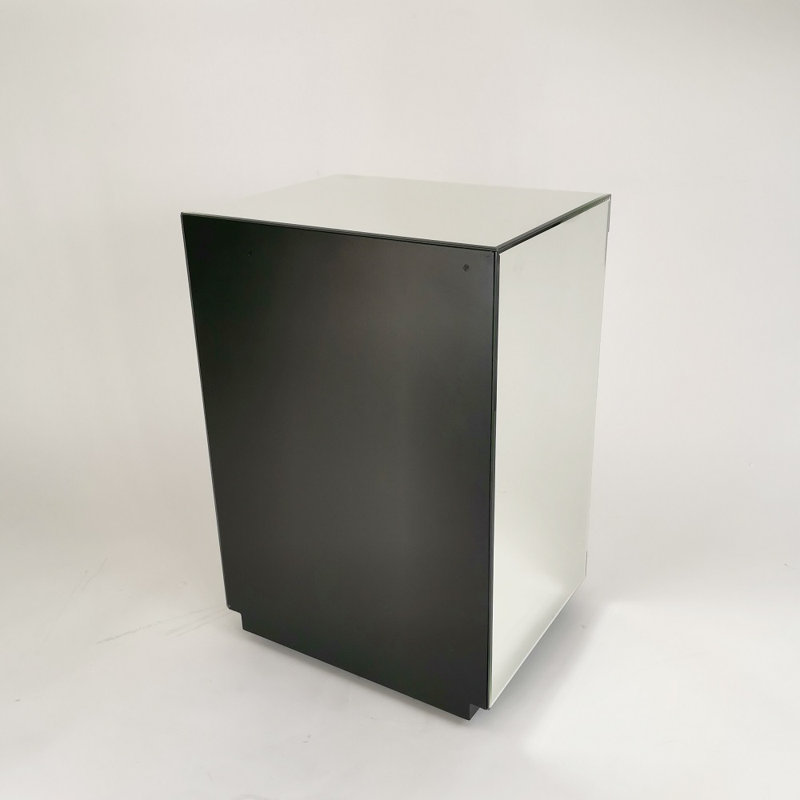 Wymore 3 - Drawer Mirrored Accent Chest in Clear Mirror