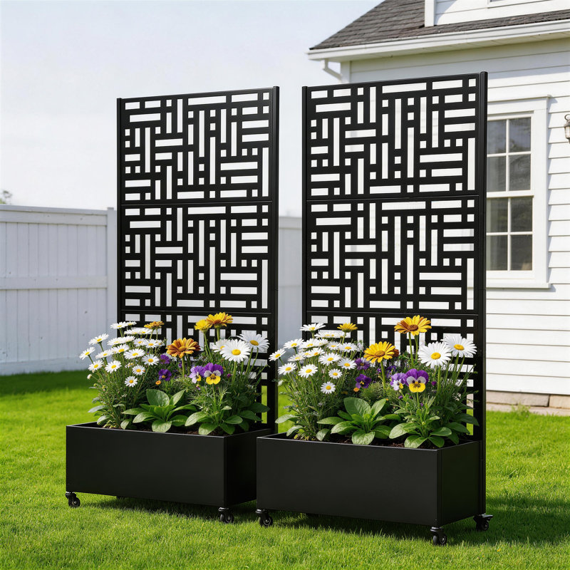 Boîte à fleurs en métal avec treillis et roues Ainsley, H 70,8 po x l 35,5 po x P 15,7 po, Noir