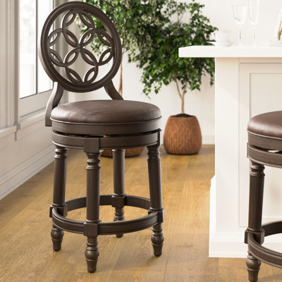 Tabouret de bar 26 po en bois pour comptoir, siège pivotant à haut dossier, siège rond avec éléments décoratifs, retour à 180 degrés, pieds tournés, noyer riche, similicuir brun foncé, repose-pieds, assemblage simple