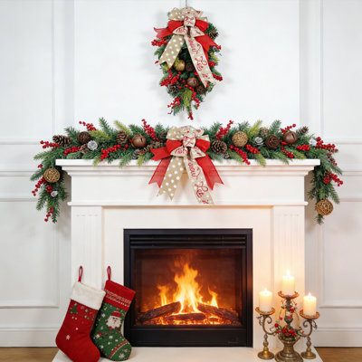 Décoration de porte de guirlande suspendue en forme de goutte de 45 cm / 17,73 po avec plantes artificielles, nœuds, clochettes et baies - parfaite pour les décorations de fêtes de Noël, réutilisable