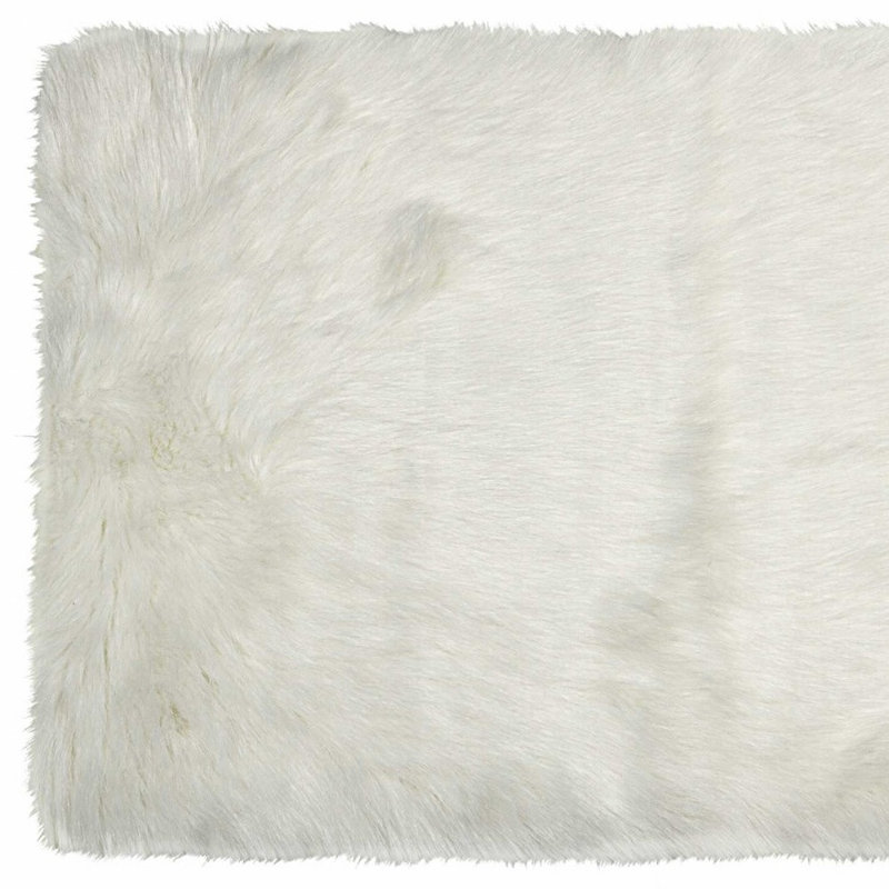 Tapis lavable en fausse fourrure blanc cassé Escobedo, Rectangle 5 pi x 8 pi