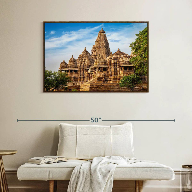 Ancien Kandariya Mahadeva, Cadre flottant noyer, 40 po x 27 po