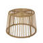 Table d'appoint en osier avec structure en cage pour un décor extérieur, durable et sans assemblage requis.