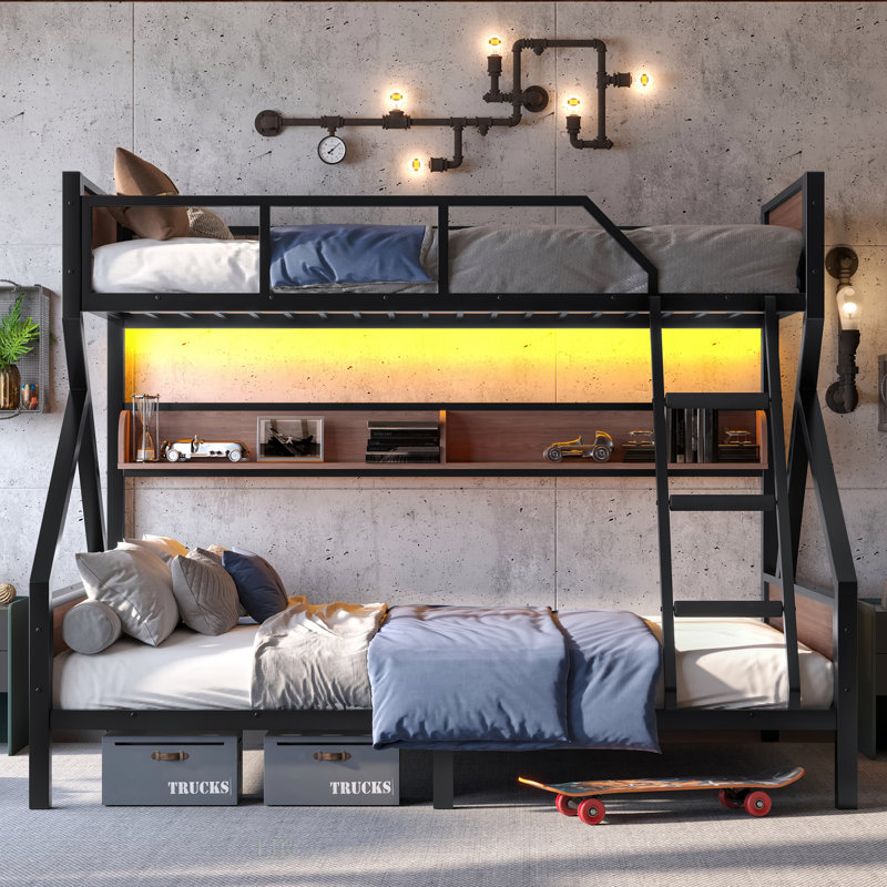 Lit superposé au-dessus de grand lit Ashrita XL, structure en métal avec tablettes de rangement et lumières DEL, conception peu encombrante et silencieuse, noir
