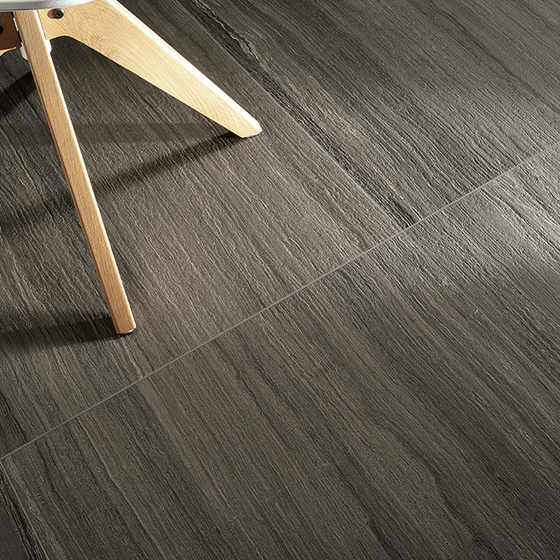 Flumeri gris foncé