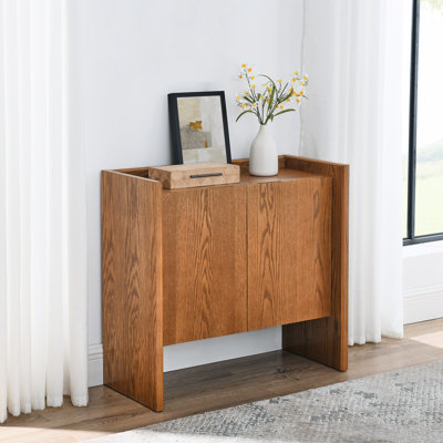Buffet en noyer de style rustique: amplement de rangement pour le buffet de chambre à coucher moderne Essentials - Il offre une solution contemporaine