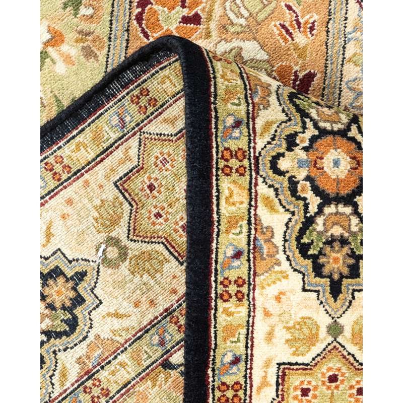 Classic One-of-a-Kind 2'8" X 4'2" Hand Knotted Area Rug