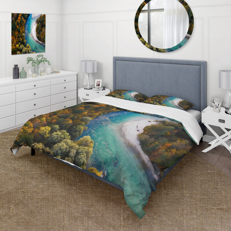 Turquoise rivière méandres à travers la forêt - ensemble de housse de couette nautique - microfibre de polyester