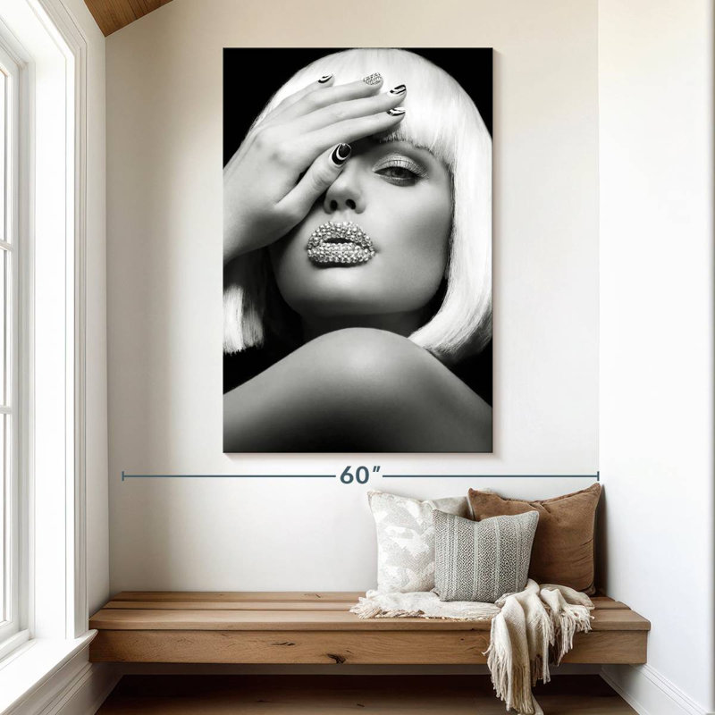 Senne Diamond Lips, 51" H x 34" W