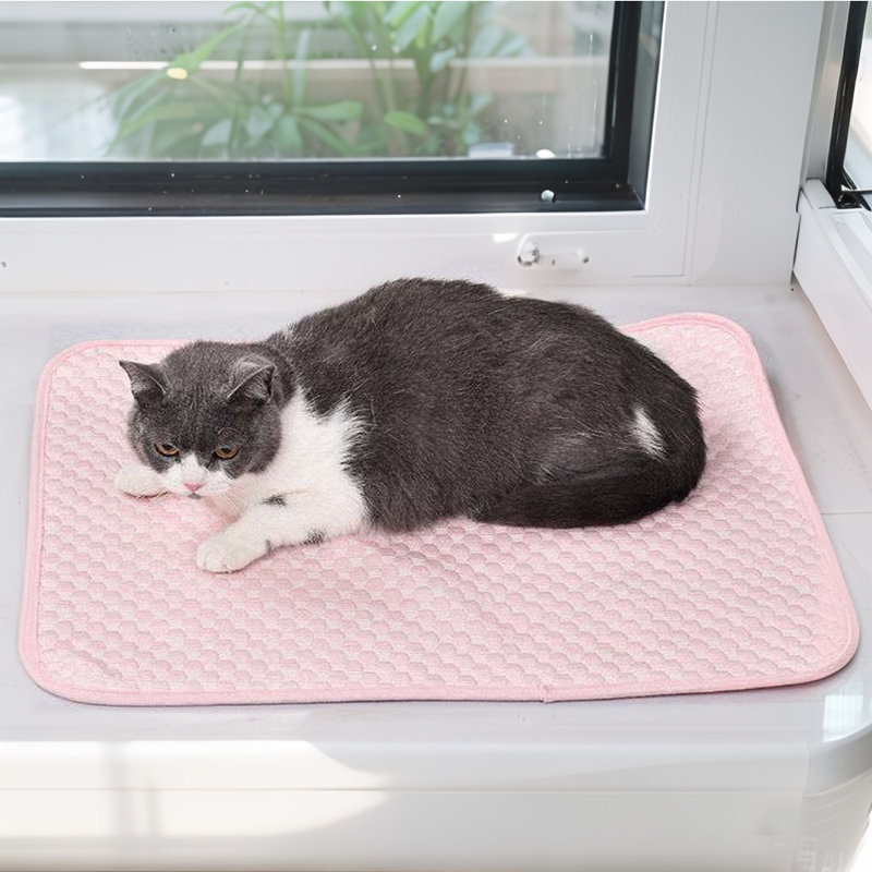Tapis de refroidissement en soie glacée pour chien Summer Cool, Très petit (H 0,3 po x l 15,7 po x P 11,8 po), Rose
