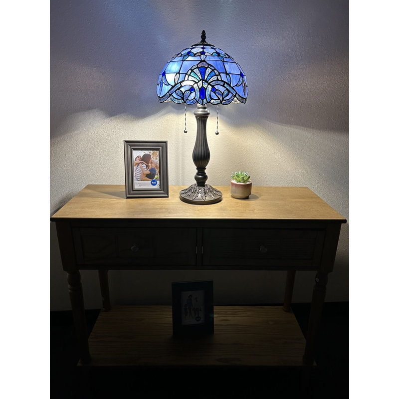 Lampe de table Berniff Tiffany vitrail bleu de style baroque avec ampoules DEL lavande incluses H22 po