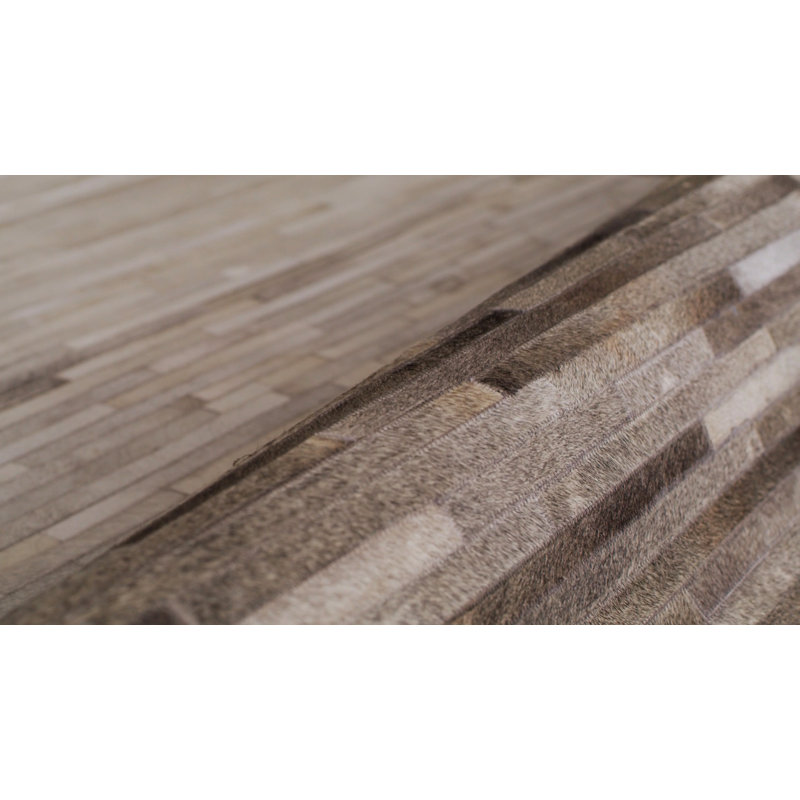 Tapis gris en laine de vache Ashlie, Rectangle 2 pi x 4 pi