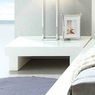 Table de chevet contemporaine blanche en bois massif avec laque ultrabrillante, dimensions et dimensions de 23,51 po x 18,03 po x 7,2 po