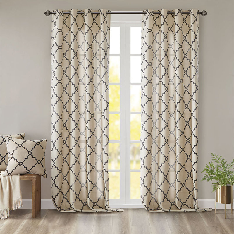 Panneau de rideau semi-transparent en polyester Stamatoula, H 108 po x l 50 po, Jaune clair