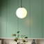 Luminaire suspendu sphère moderne Mid-Century à 1 lumière de 12 po de large Yorkshire avec abat-jour en verre opale givré blanc, idéal pour un îlot de cuisine, un vestibule, une chambre à coucher ou un vestibule