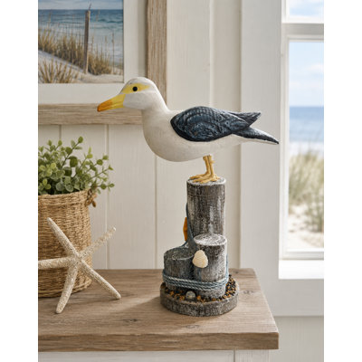 Figurine de mouette perchée sur un poteau