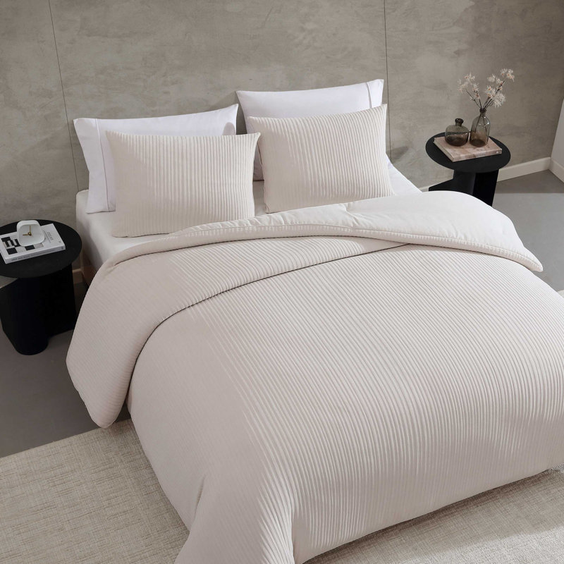 Vera Wang Chenille Beige Reversible Comforter Set, Queen Comforter + 2 Standard Shams